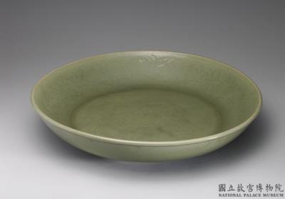 图片[2]-Dish with incised flower of four seasons pattern in celadon glaze. Longquan ware. Ming dynasty, 15th -16th century.-China Archive